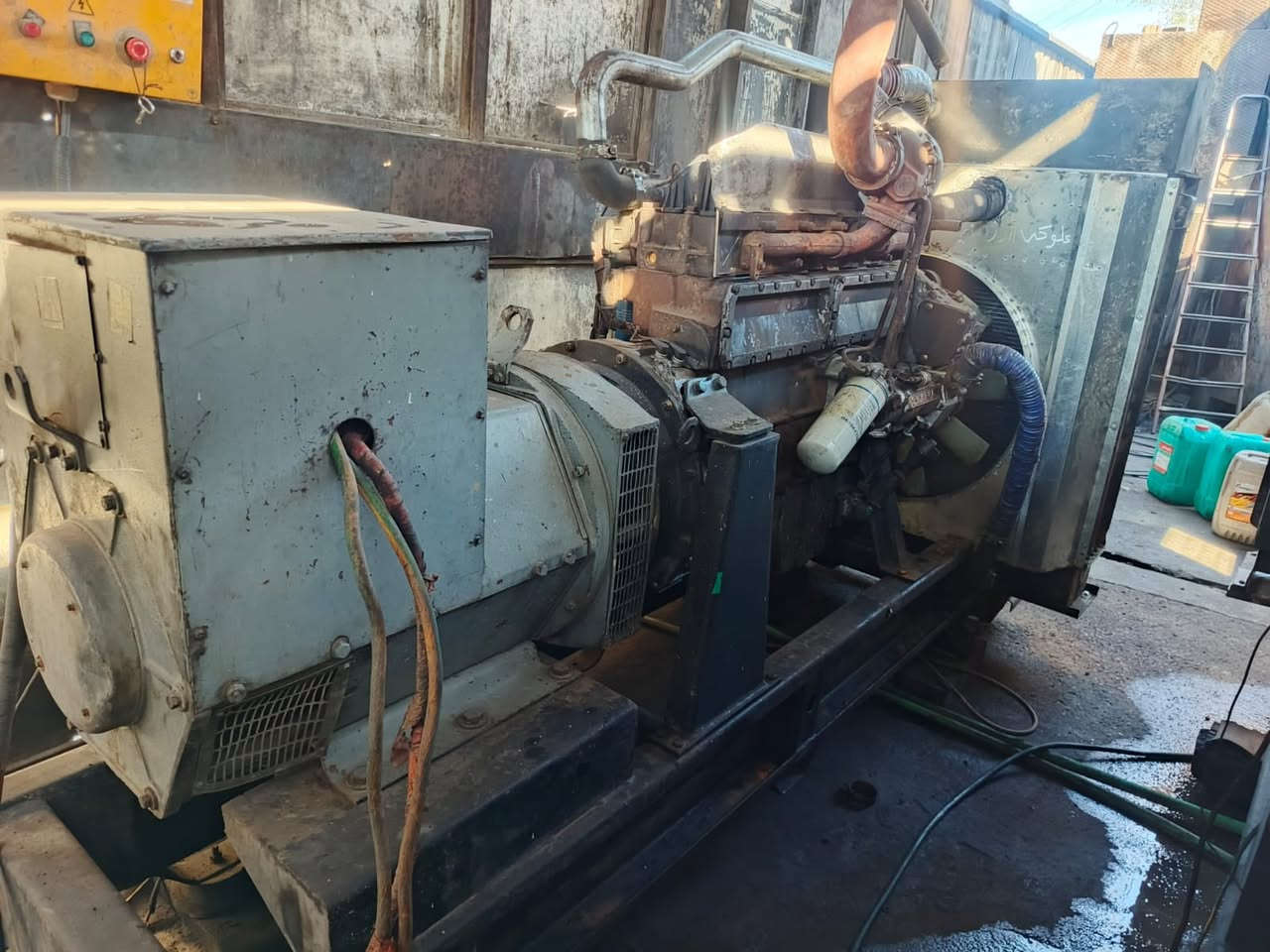 السلام عليكم 
مكينة سكانيا بومة قبق بلاستيك 
مكينة اوربية بيها بخار قليل 
راس توليد 250
الاستفسار اتصل ع الأرقام التالية 
***********
***********
