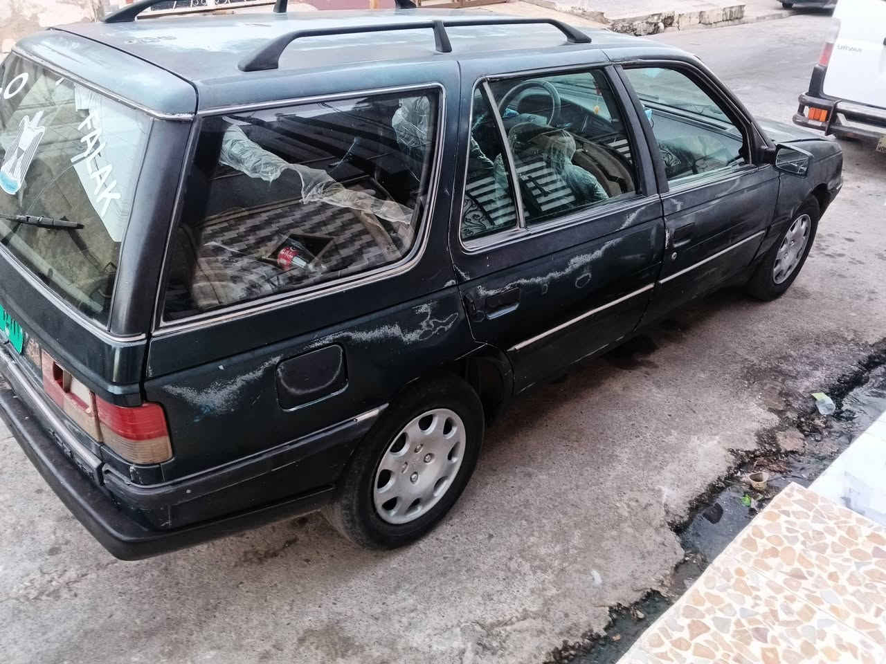 بيجي 405 ماكينه نظيفه جير نظيف سياره شغاله بيها طخه كملغ لقدام شامل لغ اللي قدام طخه ك كربون ابيض الشرط الوكاله تقحيل بيها السعر 10.   ***********
