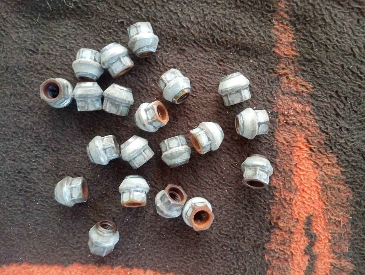 السلام عليكم اويالة بوليسي اصلي كامل هوى والطوس والاستدات ولحساسات للبيع مكان البصرة ***********
