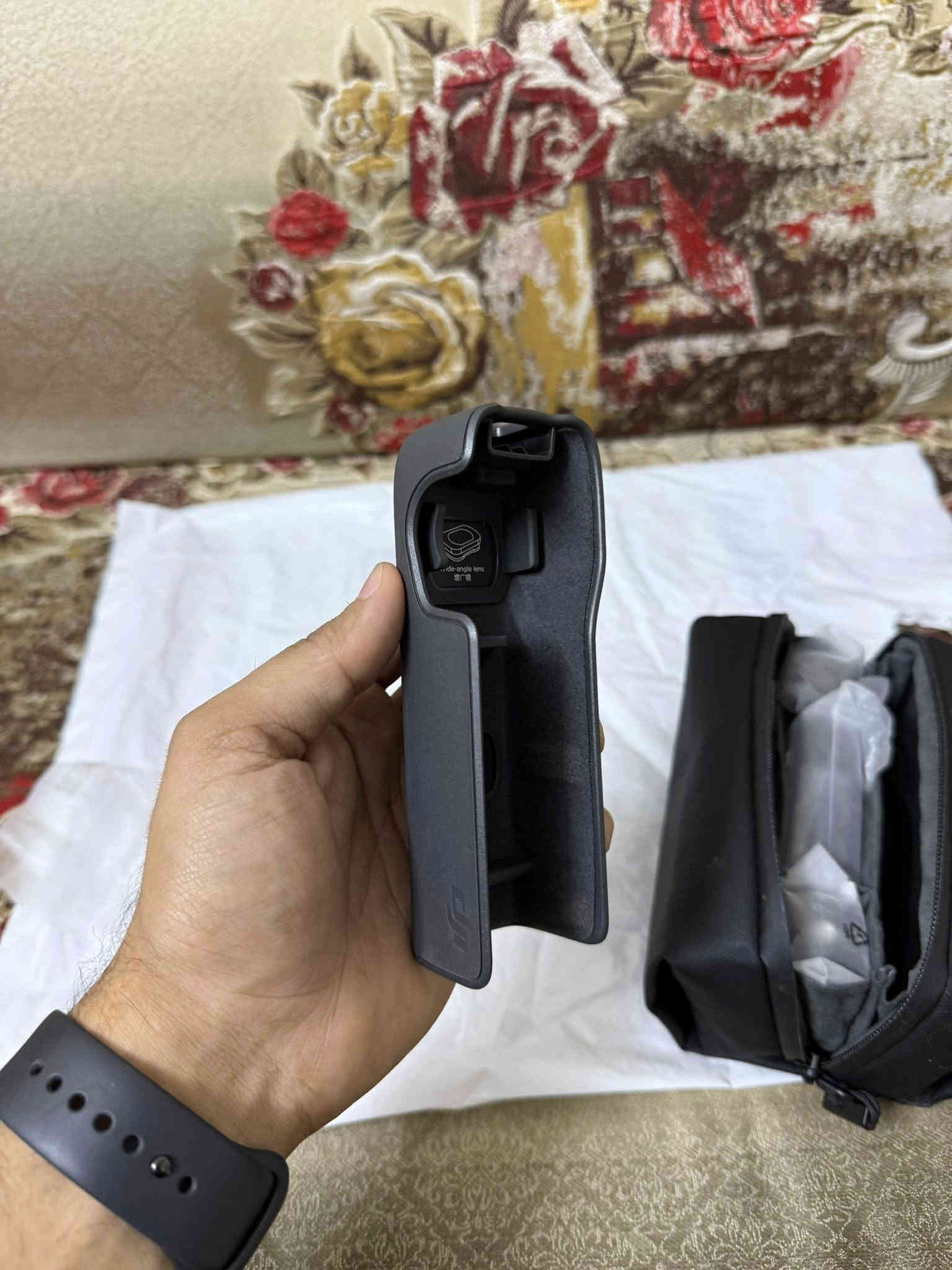 كامره اوزمو بوكت 3 كومبو جديده قبل سبوع اخذتها اي خلل ما بيها نظافة 100‎%‎ مع فلاتر عدد 2 كل فلتر بي اربع درجات مشتريهم ب75 مع رام 128 يدعم تصوير 4K سرعة 200 مشري 50  الغراض كلهن مامستعملات بعدهن بالكارتونة سعرهن كلهن 850 الف قفل مكاني بغداد  ***********
