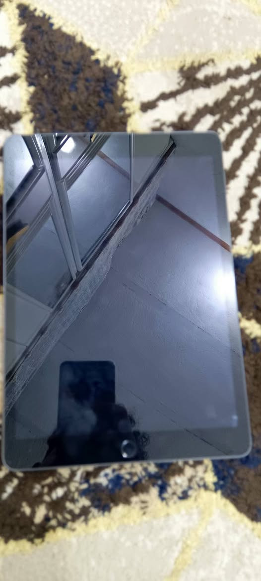 ايباد 9 للبيع ذاكره 32 مامتعوب مابي اي مشكله جديد  المستخدمه طفل ومامهتم بي بي شخوط بس بضهره فقط  رقم *********** سعر.  260 وبي مجال مكان ميسان قلعه صالح
