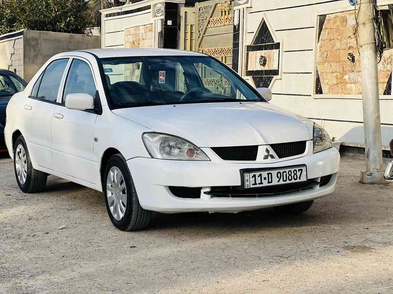 سلام عليكم لانسر موديل 2011 رقم بغداد بسمي دولي سياره جديده بيه قطعتين صبخ وهلال واحد  تخم تاير جديد صدر امامي اخلفي جديد تبرد ثلج تدفئه مكينه وكير كفاله مابيه اي نقص ماشيه 190حقيقي سعر(85) وبيه مجال مكاني ديالى سراجق ***********
