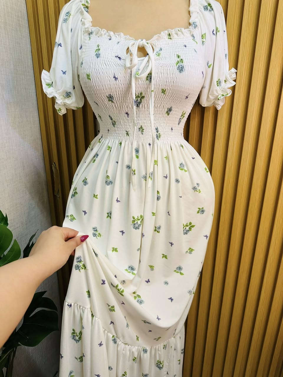 #فستان مال اميرات 🫣🫡
خامه فانيله زبده باردد 
قياس فري سايز يلبس من وزن 50 الى وزن85 

يجي لونين مورد يجنن 🥹❤️‍🔥

⤵️😌

للحجز والاستفسار يرجى مراسله الصفحه
رقم هاتف واتساب ***********
توصيل بسماية 1000
بغداد 5000
محافضات 6000
يوجد دفع عن طريق الماستر كارد ✅💵
