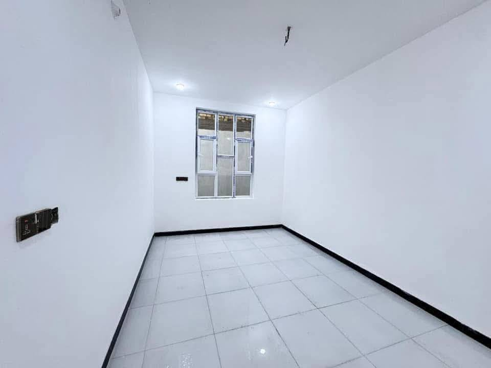 دار للبيع - حي التقية الثالثة
150 م2 
- بناء حديث - قرب مجمع الروان . 

🟣الطابق الاول 
غرفتين - صالة معيشة - أستقبال - مطبخ - مجمع صحيات 
🟣علمًا ان الدار ما مسكون زيرو 2025 . 

🟣 موقع مميز 

للأستفسار اتصال او واتساب 
*********** أو ***********
