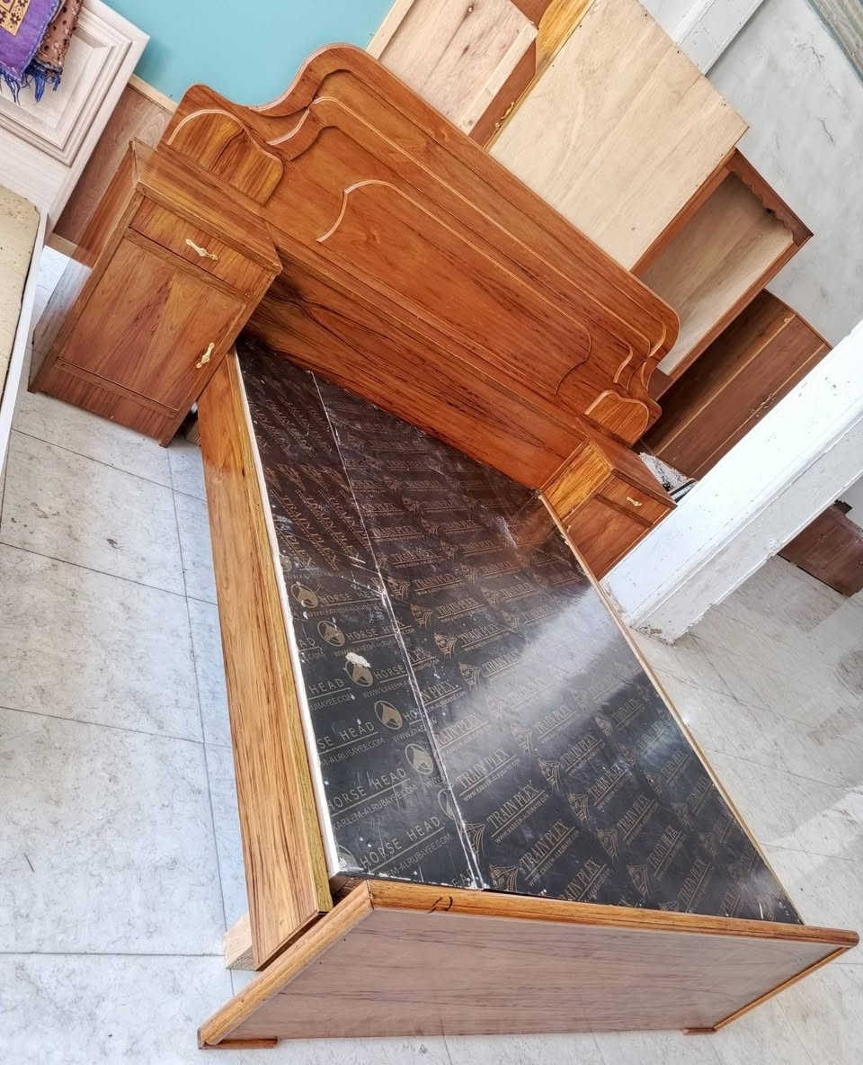 سلام عليكم🙋🏻‍♂️
ملحقات غرفه كاملات شغل صاج خشب عراقي حطاطه نوعيه كلشش راقيه بشرط شغل توب قياس جربايه 155 في 200 نضيفات حيل 😍🫴🏻
تريد ابيعلك شلع كولهن او تريد ابيعلك مفرد يرهم😍

 سعرهن شلع 250 كولهن 😉🔥
جلؤلاء مدخل سيطرة المعسكر  بدخوليه بلظبط عل ايدك الايمنه 🌺 مزاد ارشد الدهلگي
꧁***********꧂
