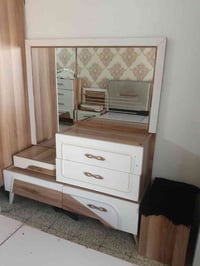 غرفة نوم مستعملة للبيع المكان بغداد الجديدة للاستفسار 07721081158