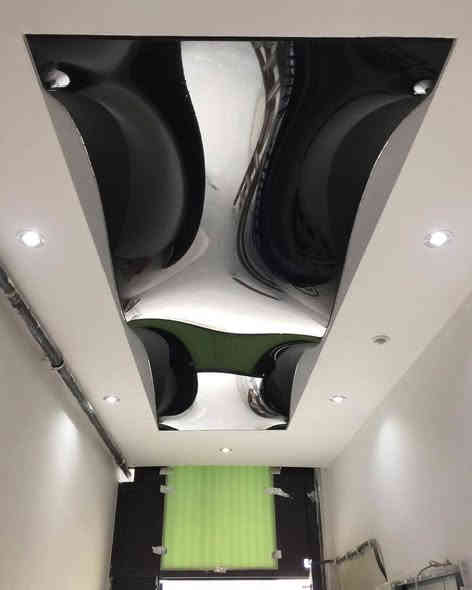 لأول مرة في الجنوب يعلن معرض كاكه مروان عن توفير وتُصنع……..
 الأسقف الفرنسية الاسترتش سيلينج من غشاء بولي فينيل كلورايد (PVC) عالي الجودة يُشد حراريًا فوق هيكل من الألومنيوم. من مواصفاتها الرئيسية: مقاومة للرطوبة والحرارة حتى 80 درجة مئوية، متانة عالية، وسهولة في التركيب والتنظيف. كما أنها تتوفر بأنواع مختلفة (مط، لامع، مطبوع) وتُستخدم لإخفاء عيوب السقف الأصلي وإضافة لمسة جمالية راقية ،تتوفر بمواد تركية وفرنسية.

بعيداً عن التقليد ، هذا السقف يكون بديل السقف المغربي والثانوي ،وايضاً يمكنك تبديله في المستقبل.
#للاستفسار__والتواصل
***********
***********
#معرض #decor #explorepage
