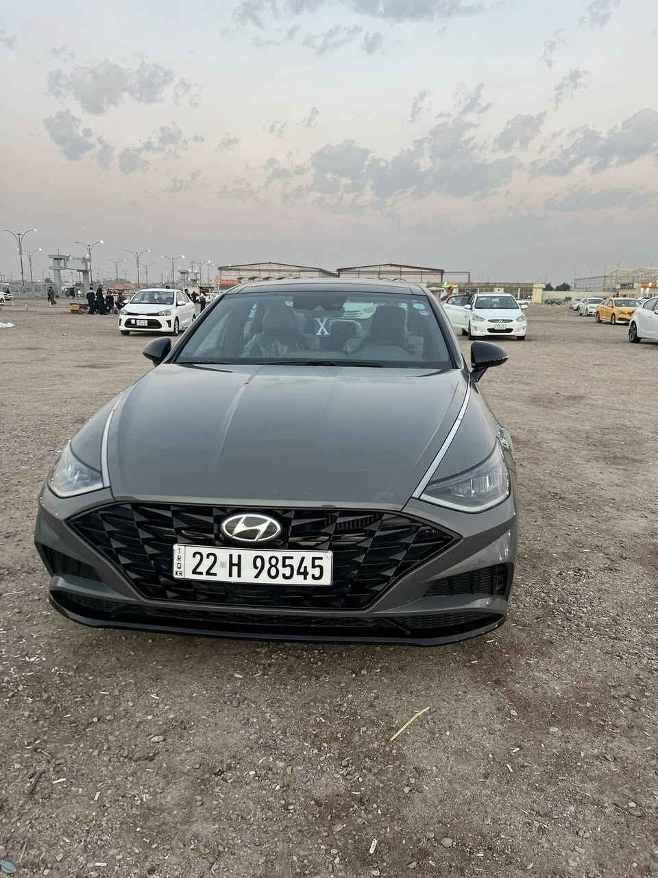 السلام عليكم سوناتا مديل 22 فول للاخير بانوراما بصمه سماعااات نوع bose عدد 12 مع دمام شاحن وايرليس قياده ذاتيه رادار 360 نقط عمياء وبعد هواي مواصفات حادث سيارة قبق جنطه نفسه معدل ومصبوغ واقل من ربع جاملغ خلفي صبغ سعر 194 وبيها مجال سياره نضيفه جدآ للاتصال  ***********
