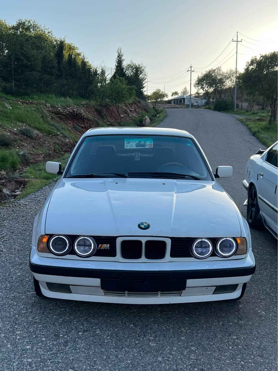 بوفروتني 525i موديل1990 گيرعادي دووجام كاره بايي بي دعم و سبغ رقم جديدي غرامه سفر 
گيرو مه كينه تحويل بشرت 
رقم تلفون ***********. *********** دهوك, العراق
