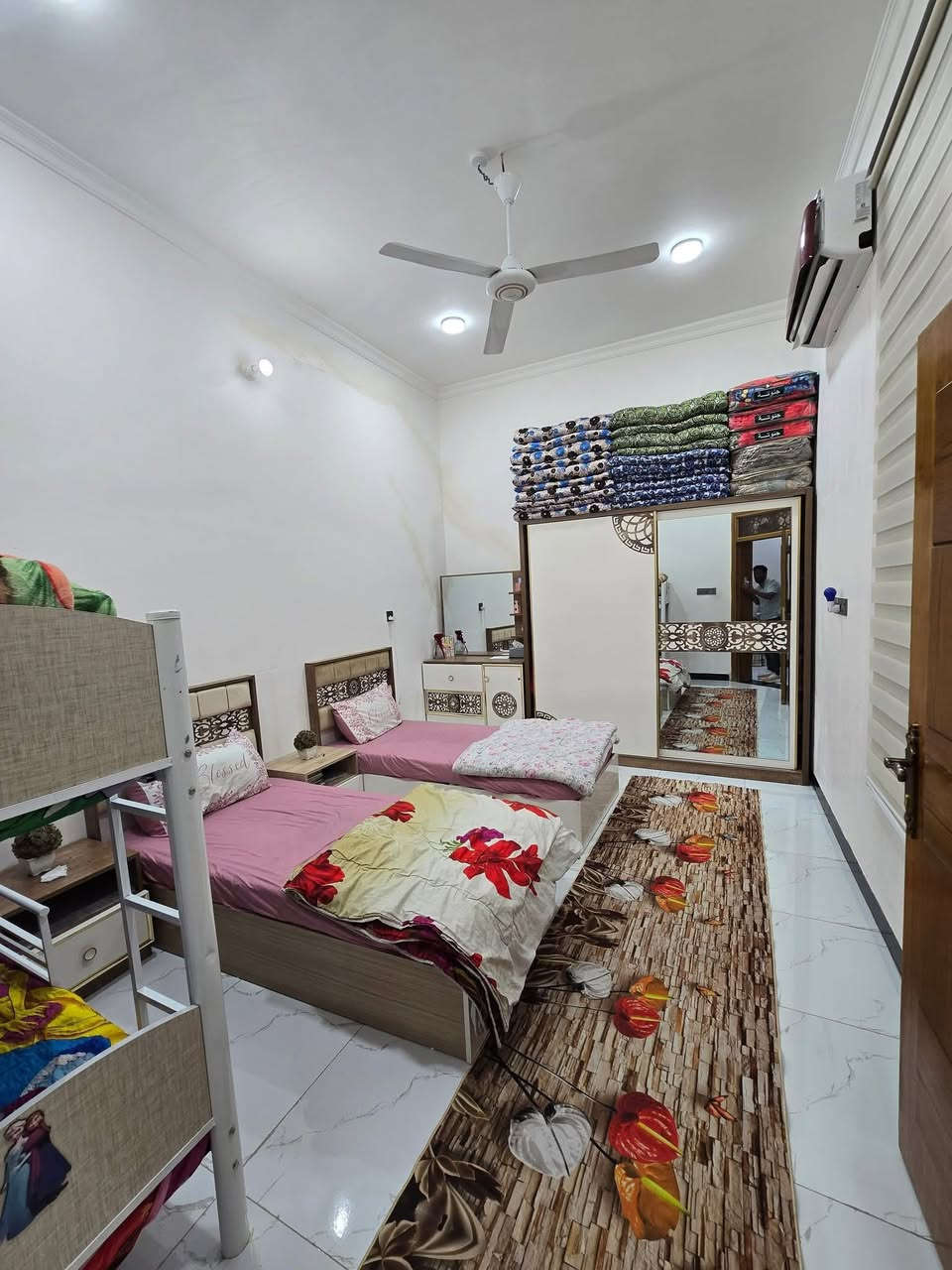 بيت للبيع
الموقع : التقيه الثالثه 
المساحه 300 م ✔️
الواجهه : 10م ✔️
_______________ 
تفاصيل البيت 👇🏿
فوق صاله 
غرفتين نوم  🛌 واستقبال ومطبخ وصالة ومجمع صحيات 🛀🏻

بناء حديث كونكريت مسلح 📐

🔑
~~~~~~~~~~~~~~~~~~~~~~~~~~~~~~~~
دار سكن للبيع 🏠
الموقع : التقيه الثالثه عالشارع العام مقابيل بنزين خانه عبد الامير عبيس
________________________________________
المساحه 300 م ✔️
الواجهه : 10 م ✔️
________________________________________
تفاصيل البيت 👇🏿
طابق واحد/ 
غرفتين نوم  🛌 واستقبال ومطبخ وصالة ومجمع صحيات 🛀🏻

بناء حديث كونكريت مسلح 📐

***********
