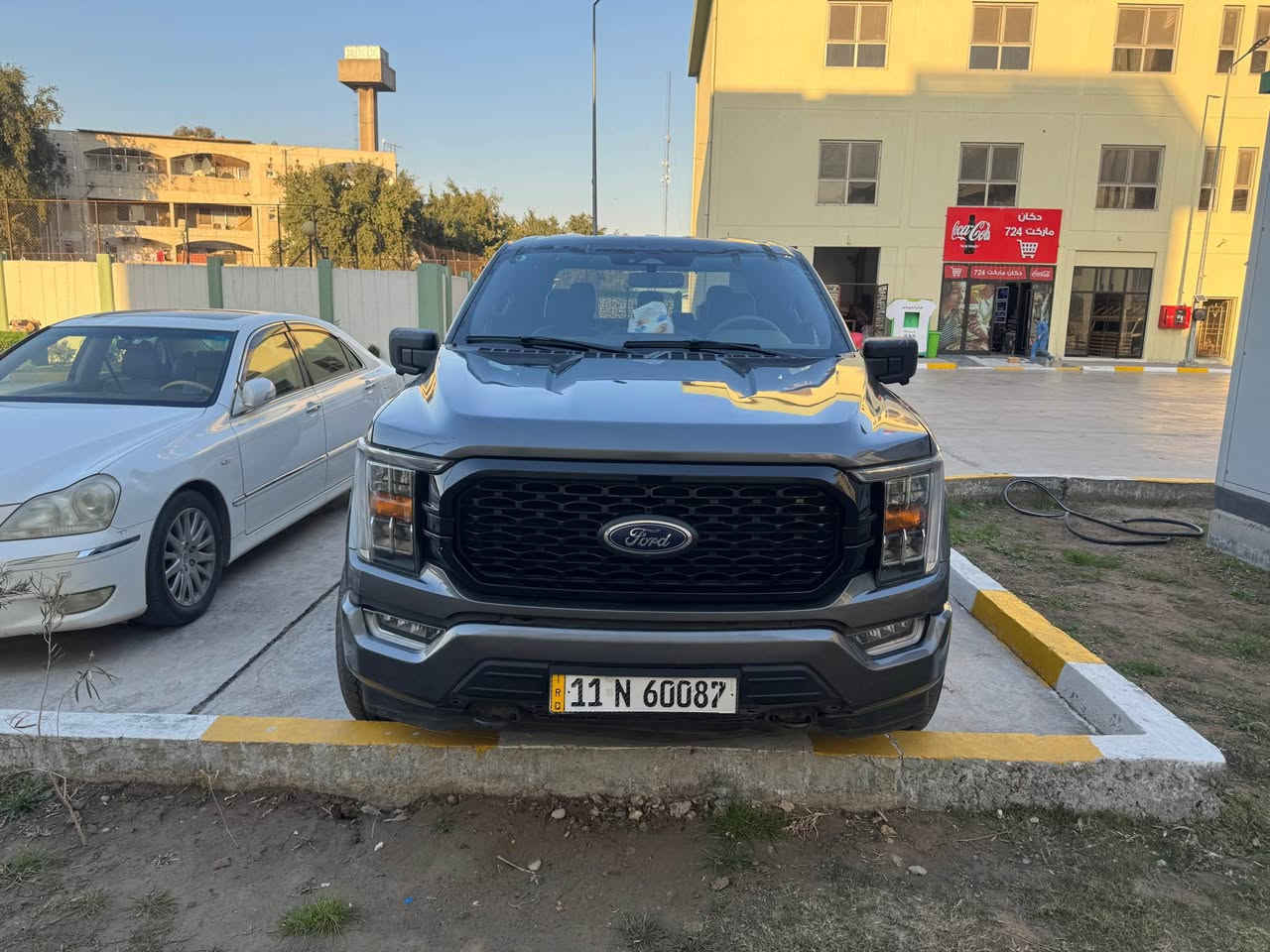 بسم اللّه ما شاء الله

اللهم صلِ على سيدنا محمد وآل محمد 

للبيع 

فورد F150  2023 هايبرد xlt مواصفات فول عدا البنوراما 

  اللون رصاصي غير محدد 

 فوريل 4*4 

7 وضعيات قيادة 

السيارة اصدار مميز  75 

ماشيه 82 الف كيلو فقط   

حساسات خلفيه

رادار 360درجه

كامرة 360 درجة

باب بدي فتح عل البصمة و الإغلاق  

لايت  4 عدسات

شاشات  حجم كبير مال فول مواصفات 

قيادة ذاتيه و تحديد مسار واتو ستوب توقف ذاتي

داخل جلد اخضر زيتوني عمل خاص 

  بصمة و تشغيل عن بعد

انارة داخلية لد متغير 

كير طرح كهربائي 

كشنات كهربائي و تدفئه  و غرفة مشتغليها جلد اصلي 

ستيرن كهربائي و تدفئه 

مري  كهربائي و اشاره  ورادار

بصمات دخول ابواب و رمز سري

انارة محيطية 360 درجة 

منافذ كهرباء 220 فولت و كذلك 110 فولت بكل مكان بالسيارة  3 منفذ بالبدي طلب خاص 

وضعيات القيادة اكثر من 7 انظمة ( جبلي و صحراوي و اقتصادي و طبيعي و سبورت و سلس و صخري و ممطر الخ...)

محرك 3500 تون تيربو كير 10 نمر ، 4 ويل درايف 

السيارة داخلة سيرفس كامل

حادثها فقط بنيد وجاملغ صبغ بنيد والجاملغ الامامي يمين ويسار وشويه من الباب   

 صور الحادث  بالمنشور
رقم بغداد باسمي 

مكانها زيونه مجمع سومو السكني 

السعر 265 ورقه وقابل للتفاوض 

 *********** بغداد, العراق
