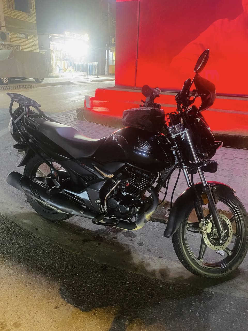 السلام عليكم رمضان كريم وبهذا الشهر الفضيل عدنه دراجه للبيع 
دراجه هوندا سي بي يونكورن honda unicord CB 162cc

مديل 2024 نازلة ب 2025 شهر ال 11

(حساس ستاند /دبل وسطي / حساس اعطال محرك / حساس دهن )
 

(عقل مخصص لبرمجه) (وعقل للدراجه) (حجر بيئة)

(بدون غسل وتلميع)

مرقمه اربيل بأسم الشركه وبيها ضمان من الشركة 

وضمان هورس مان كراج

ماشية 7 الاف دراجه نضيفه بمعنى الكلمه 

كل شهر اديرلها دهن الشركه 4 T  ما ااخرها ابد ع الدهن حتلو مابي شي 

وبانزين محسن فقط اديرلها
والتانكي 13 لتر من عدا الحتياط
التر الواحد يمشيك 50 كيلو متر وحسب مشيك 

الدراجه نوزل مو كابريتر 

الدراجه عليه اضافات 
سيباية تفصال 120الف 
بلاجكترات 60الف 
جنطه مال تانكي 30 الف 
استاند جهاز مع الكامره 30الف
جنطه مال تانكي 30 الف 
مصدات هوائيه ام الاشاير 15الف 

دراجه كاملة مكملة من اصغر شي لاكبر شي بيها

بيها كسر بالكفر مال الماصدا 
وكسر بالجامه مال الماصدا 
وبسبب هاذ الكسر نازل من سعره 100 الف 

بالمناسبه الدراجه سعرها بالشركه ب 4 مليون و445 الف

سعرها مناسب والشراي بي خير اويدلل
للتواصل فقط واتساب 
***********
