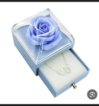 هدايا عيد الحب • ورد • علب اكسسوارات