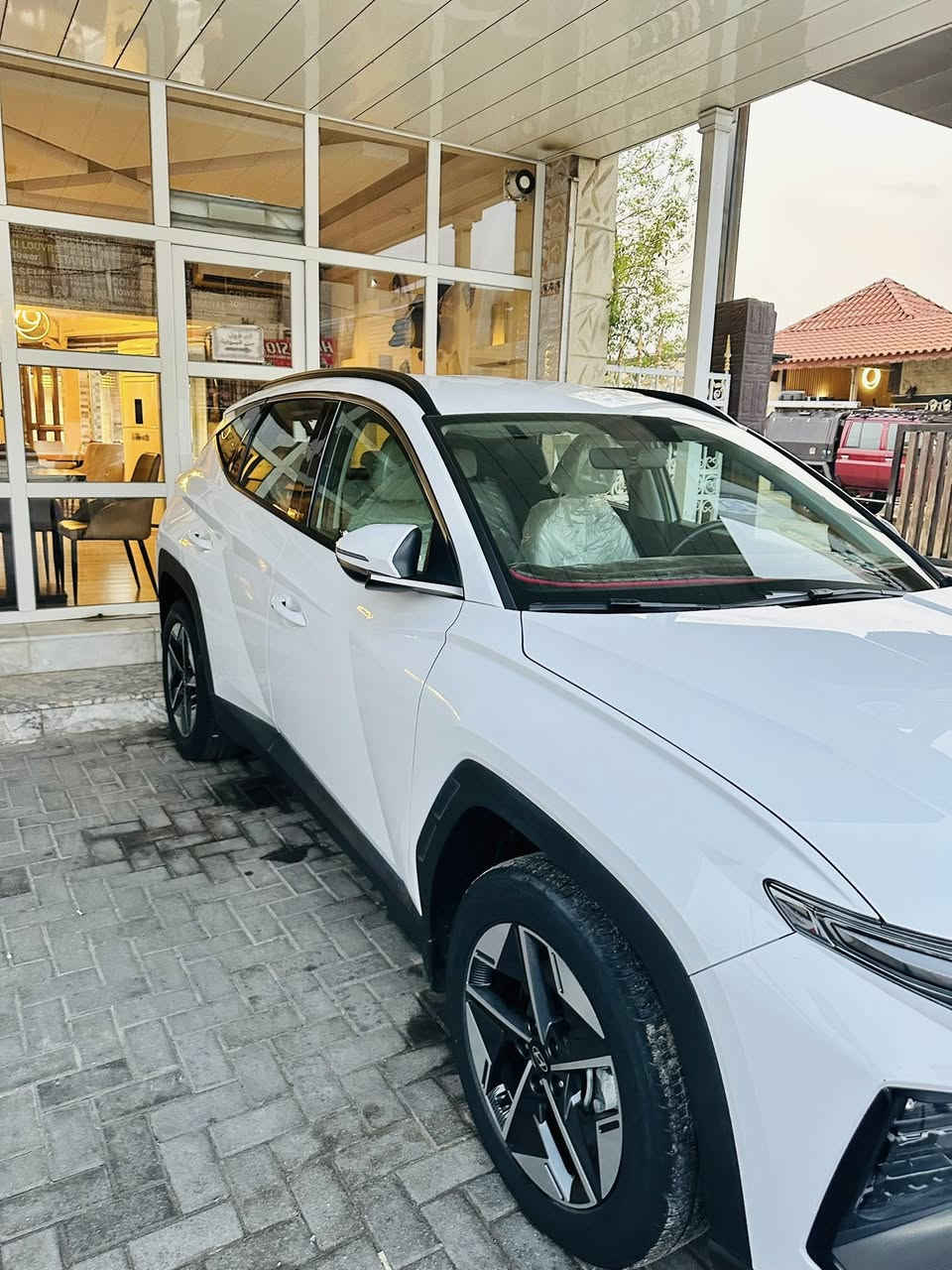 السلام عليكم توسان خليجي للبيع 2025
كفالة عامة بحالة الوكالة جديدة جداً
رقم اربيل 
السعر 223$ بيها مجال جداً جداً بسيط 
عنوان البصرة
للاستفسار ***********
موصفات 
بصمه عدد٢
تبريد قطعتين
شاحن لاسلكي 
اوتو هولد 
هندبريك دكمه
كامر دواره 
كشنات الامامية كهرباء 
حساس امامي خلفي
مانع انزلق 
لايتات LED مع تحكم برتفاع لايت
تثبيت سرعه 
محرك ٢٠٠٠ سمارت 
تشغيل عن بعد
