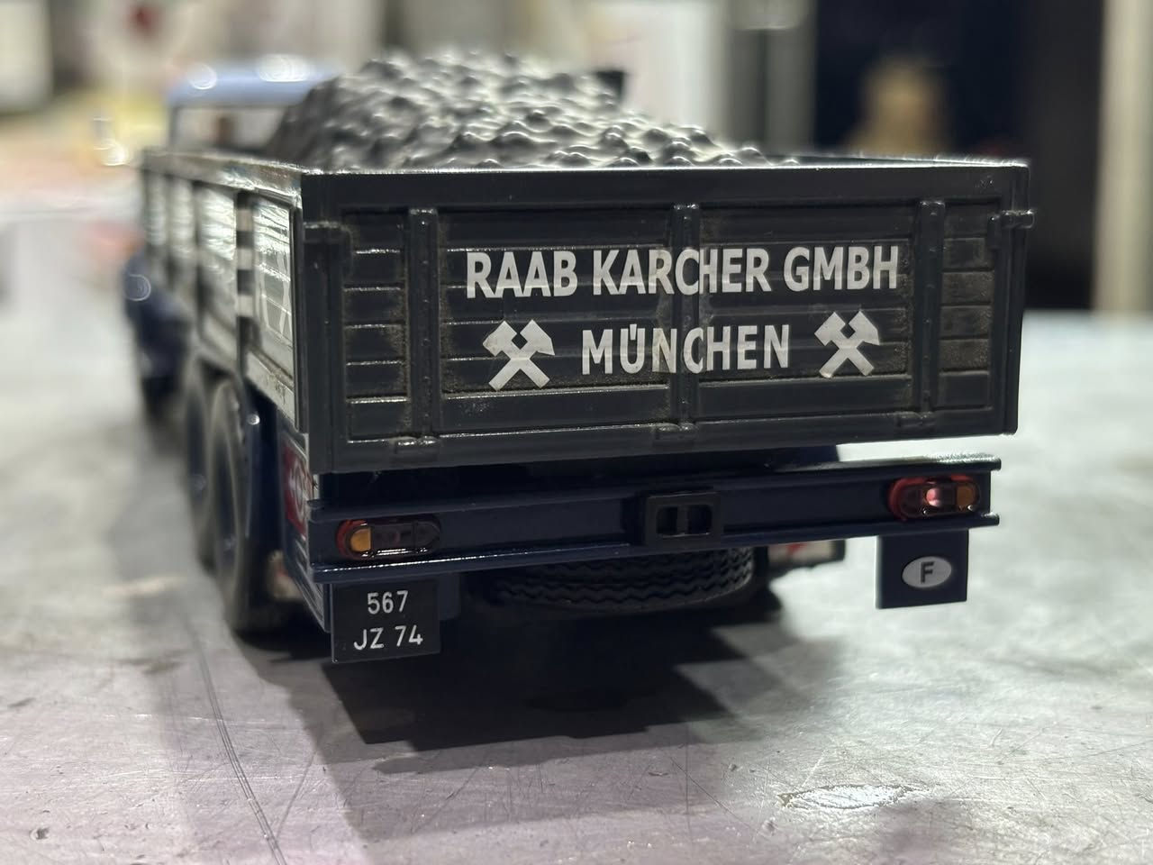 Volvo N88
المعروف عند العراقيين بلقب 😍 يعرفه الهواة 

استوردته أمانة بغداد في بداية السبعينات 1972 لغرض تعبيد الطرق و يعتبر من شاحنات الشارع العراقي .

الشركة مجهولة لكن مكتوب على الباكيت باللغة الفرنسية و يعتقد من شركة IXO الفرنسية 🇫🇷 

وهذه بعض الصور للقطعة 👇🏻

الحجم 1:43

السعر 118 الف فقط 🔥 

يتوفر توصيل لجميع محافظات العراق 🤩💙

 📍العنوان / شارع فلسطين - خلف المستشفى العالمي 
مكتبة الأمين للحجز و الاستفسار على الرقم او مراسلة الصفحة ***********
#مصغرات #سيارات_مصغرة #بغداد
