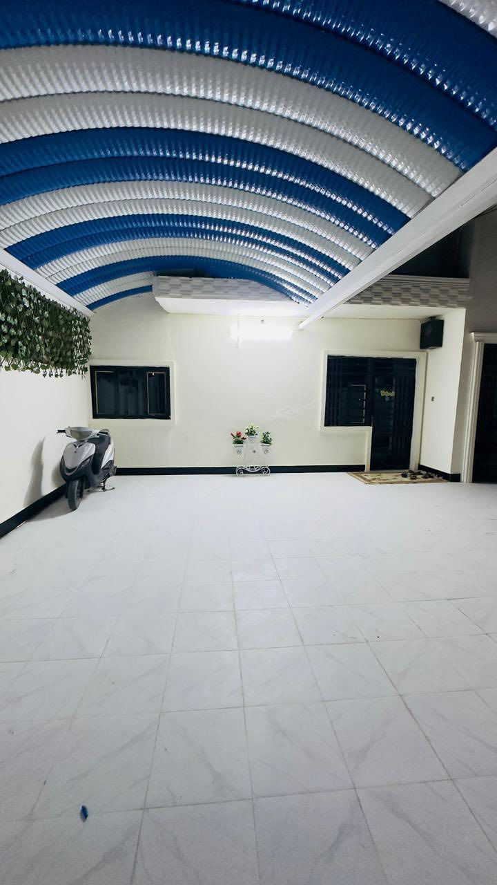 دار_للبيع 🏠
__
⭕️العنوان: اسكان شارع ملعب سفير الخماسي خلف مدرسة بيان الحق ابتدائيه ⭕️

⭕️يقع الدار على شارع 20m⭕️

⚪️طابو صرف 

  ⭕️مساحة الدار: 255m واجهه 12.5⭕️

▪️للاستفسار اكثر الاتصال على رقم صاحب الدار

***********📱

♦️الدار يحتوي على:
____
⭕️غرف نوم عدد 2
⭕️صالة عدد 2 
⭕️مطبخ 
⭕️مجمع صحيات2
⭕️استقبال 
⭕️كراج

⚜️إليكم تفاصيل الدار:
___

⚪️بناء طابوق  9 انج  
⚪️الارضية مرمر تركي 
⚪️منضومة كاميرات مراقبة
⚪️الابواب تركي 
⚪️جبس بورد  + سحبات 
⚪️ديكورات بديل الخشب  
⚪️الدار مجهز  خط مولد 
⚪️ماطور ماء + خزان ماء + سخان+  مغاسل

▪️للاستفسار اكثر الاتصال على صاحب الدار

📱***********
