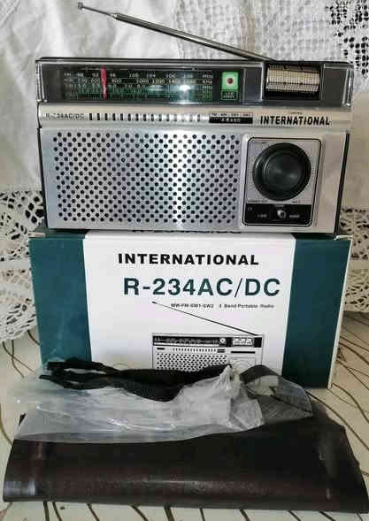 السلام عليكم للبيع 
راديو انترنشال مال جيل التسعينات السعر 25 الف يوجد توصيل لجميع المحافظات للحجز وتواصل خاص او واتساب ***********
