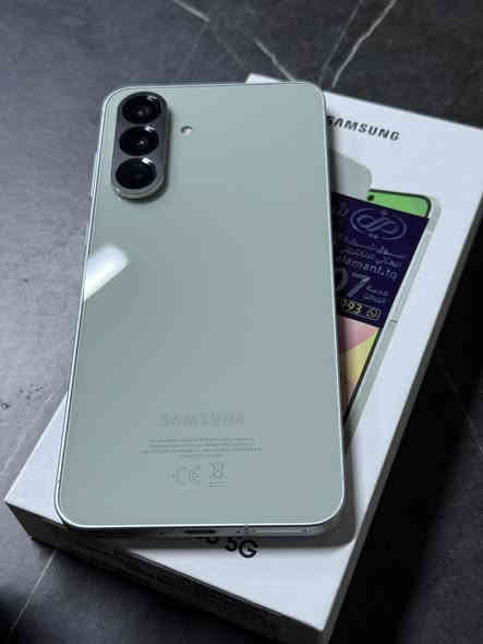 سامسونج a56 ذاكرة 256 رام 8 نظيف كلش كامل ملحقات للبيع ب370 وبيه مجال للاستفسار خاص او الاتصال *********** مكاني كربلاء حي السلام
