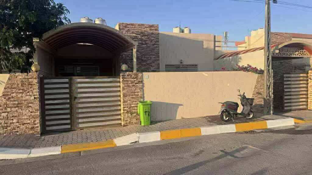 ثلاث بيوت للبيع قرب المستشفى التركي مساحة 200م بناء طابوق طابو صرف مجمع اللؤلؤة السكني(كربلاء) السعر الكلي
230والسعر النقد 150 مطلوب 80 للمصرف العقاري يتحول باسم المشتري يدفع كل شهر 438 الف للاستفسار
***********
