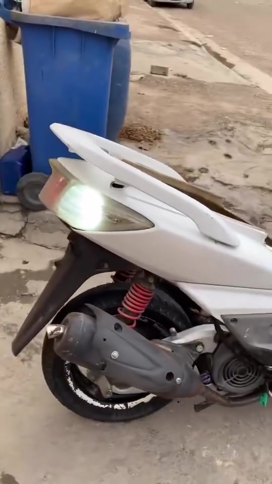 سلام عليكم سكنس فحل للبيع بوشة ٥٨كور بصمة أربع ولفات كبار كلجات اصلية صالنصة صجمية اشاير لد اشاير خلفية لد دراجة نظيفة شوفة عينكم كابريتر الدراجة تمت اعادة النشر بسبب الوعود الكاذبة مكانها بغداد العامرية *********** 
السعر450 وبيها مجال

