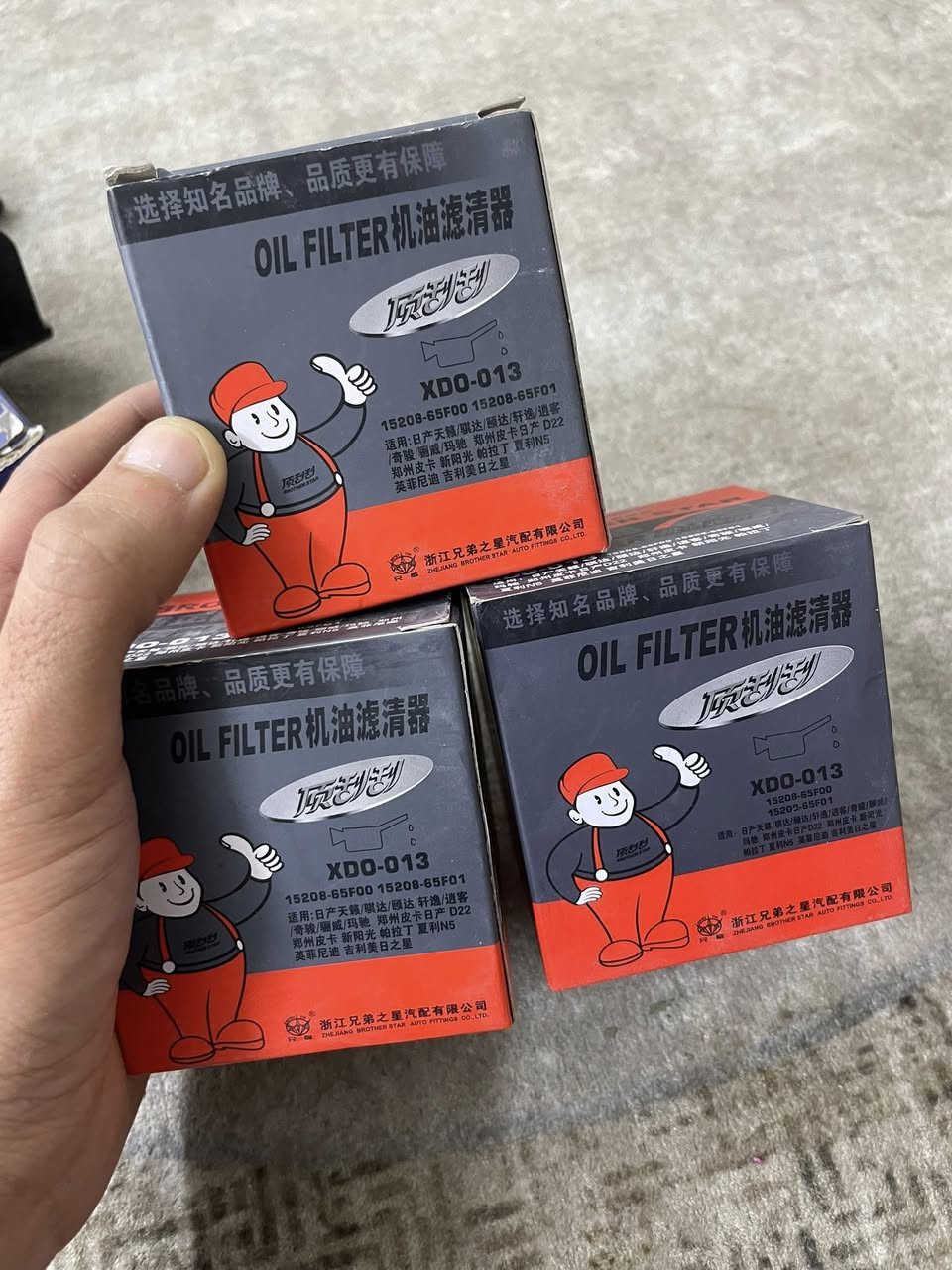 السلام عليكم 

- يتوفر 
- هورنات عدد 3 
- واقيات 
- فلاتر دهن سني 

***********
