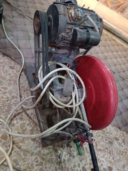 السلام عليكم غراض معمل غراض كلها نظيفه صنع الماني مكينه لحيم الحجم الكبير350 الدريل الثابت 250 الف الماني الكتر الثابت حجم كبير250 وبيهن مجال حك الجيه الستفسار واتساب فقط ***********العنوان النجف حي العسكري
