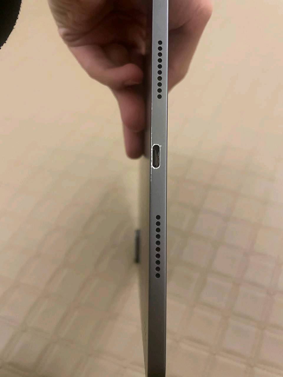 ايباد شاومي باد 7
كامل ملحقات كفر شاحنه 
وجديد كلشي ما بي