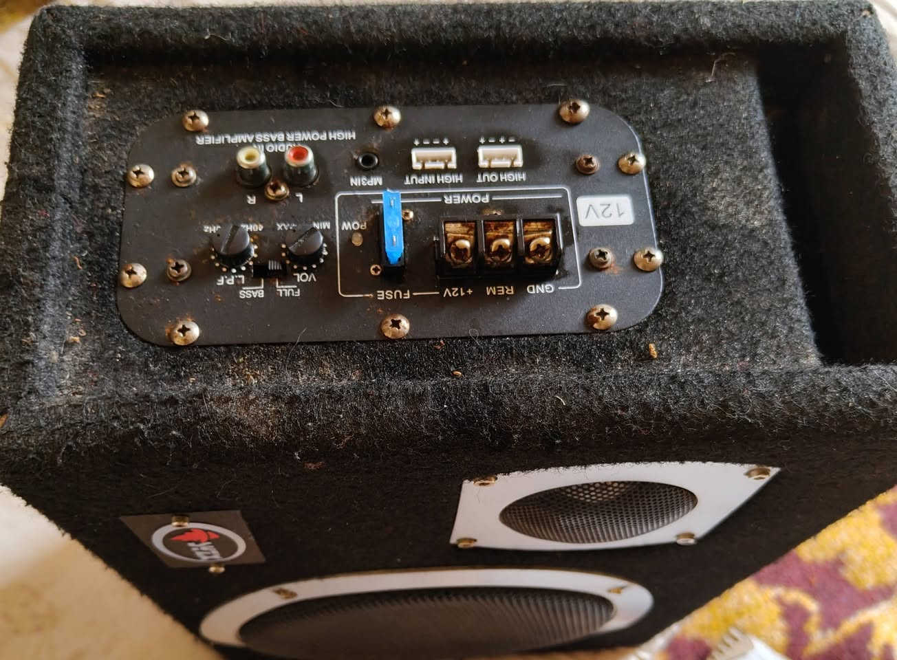 سلام عليكم شباب مضخم حجم وسط جديد بلاد بي فقط المقاومه مال السماعه السغيره محتاجه تبديل ةلباقي كله شغال سعره35وبي مجال مكاني ديوانيه سدر الدغاره الشراي يجي خاص..... ***********
