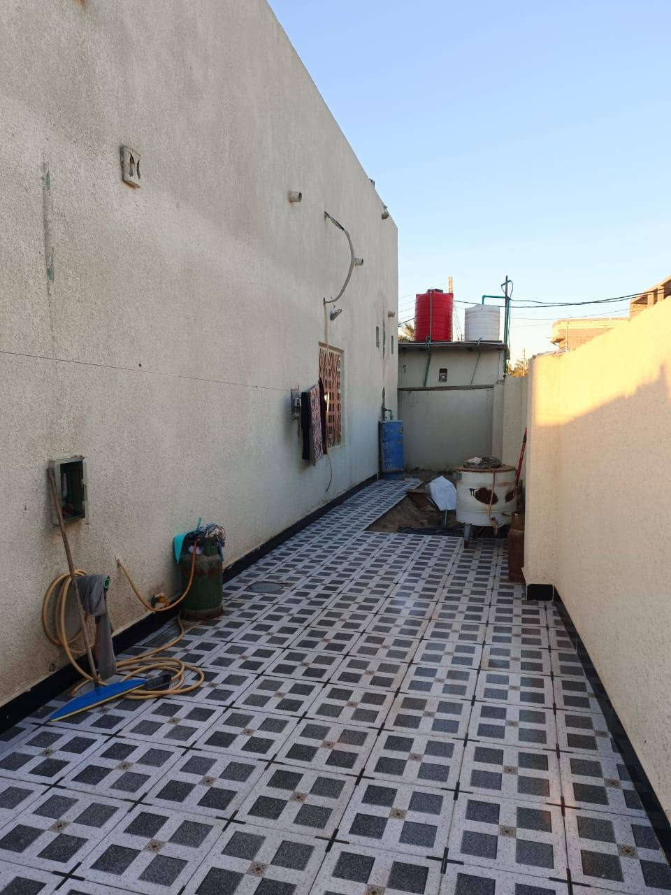 أسعد ألله أوقاتكم بكل خير 🌹
اللاستفسار : ***********
توفر دار سكن للبيع 
ماشاألله بيت كلش مرتب
شقل بناء درجه أولى
المساحه 300م
ركن على شارعين 🛣
جميع الخدمات متوفره
ماء 🚰 كهرباء + مجاي

محتويات البيت ⬇️
دوانيه
صاله كبيره
طابق لأرضي يحتوي غرف نوم عدد 2
ومطبخ وصحيات خارجي داخلي
طابق ثاني غرف نوم عدد 2 ماكاملات

العنوان : البصرة أبي لخصيب
العوجه يبعد عن شارع العوجه 150متر

نوه العقار : طابو ملك صرف زراعي بأسم عراقي سند 25

كل هاذ جمال وترتيب
بسعر 140 مليون وبي مجال
اللاستفسار : ***********
