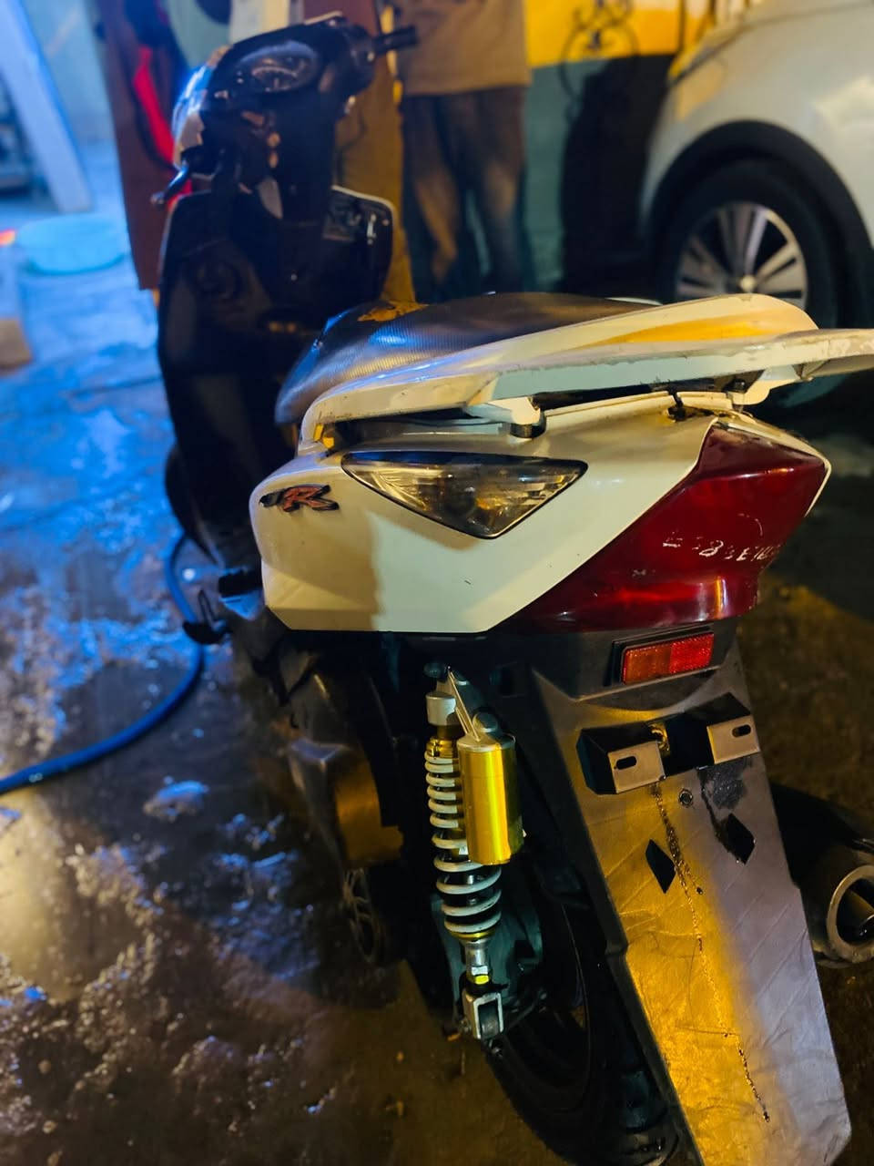 دراجه فعلب بيع طافيه تمشي بس تقطع 
كهربايات نظيفه 
العنوان بغداد السكان قرب المنصور 
السعر 300 بيه مجال قل***********
