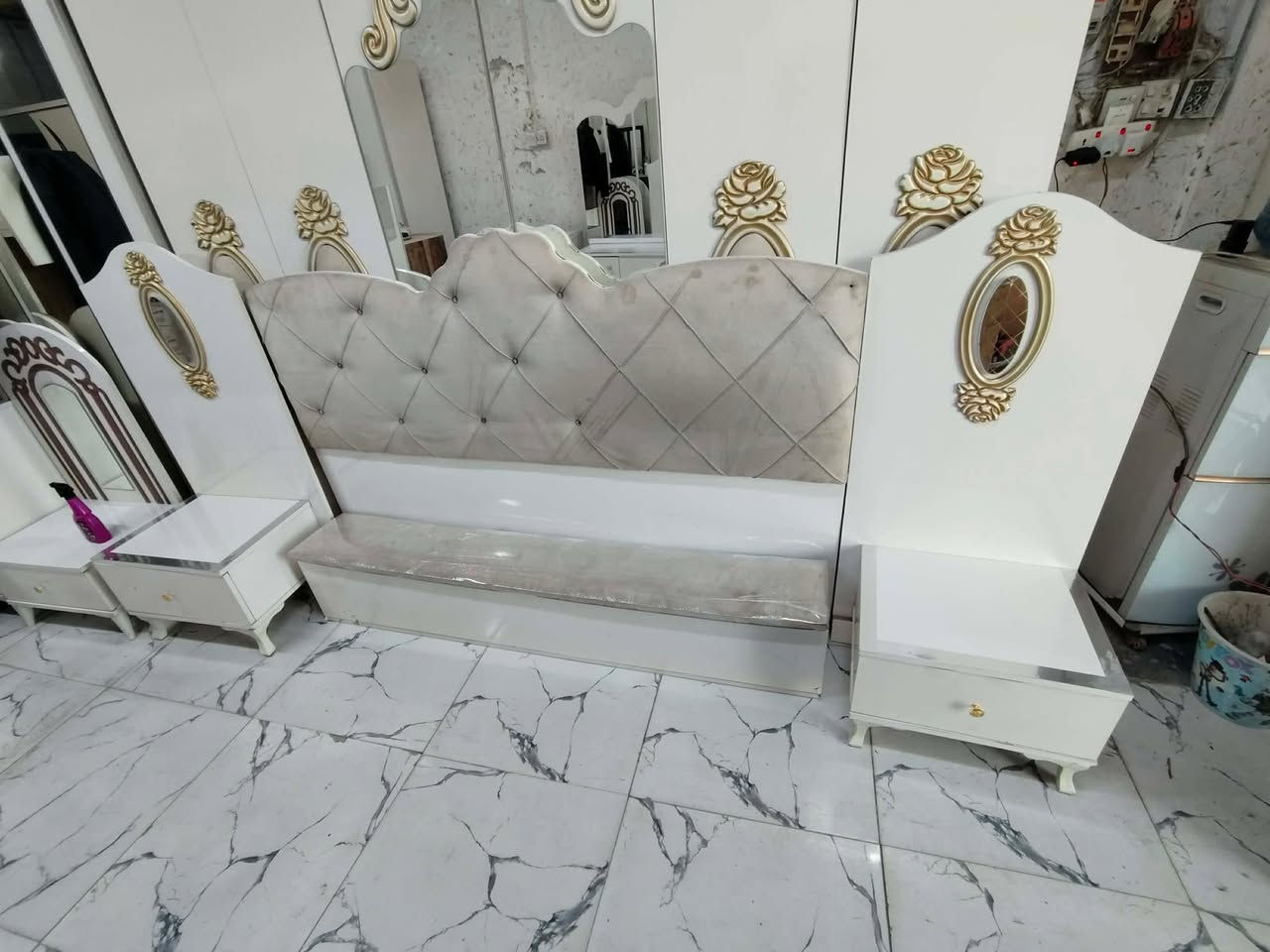 غرفة تركي 9قطع نظام ابواب ❤ ✨
نظافة 95 / 100 ❤✨ 
السعر 600 مع الشد 🪛ونقل 🚙
داخل بغداد متوفر توصيل لجميع المحافظات 🇮🇶


**إذا كنت صاحب هذا الإعلان وتريد حذفه لأي سبب، رجاءا أرسل رسالة إلى الدعم الفني**