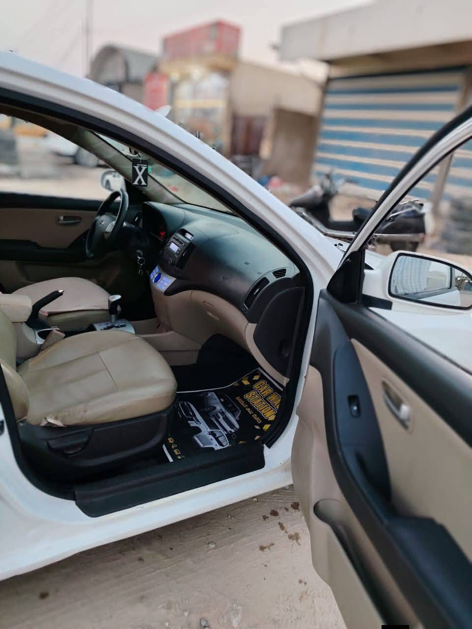 السلام عليكم 
النترا صابونه للبيع
موديل 2010
ادوات متوائمة وكمله على رقم شمالي
السياره جاهزه وماناقصه شي
محرك 1600 دكشن عالي
محرك +كير+حداديه شرط كفاله
مكان السياره بصرة 
السعر 35
تواصل ***********
