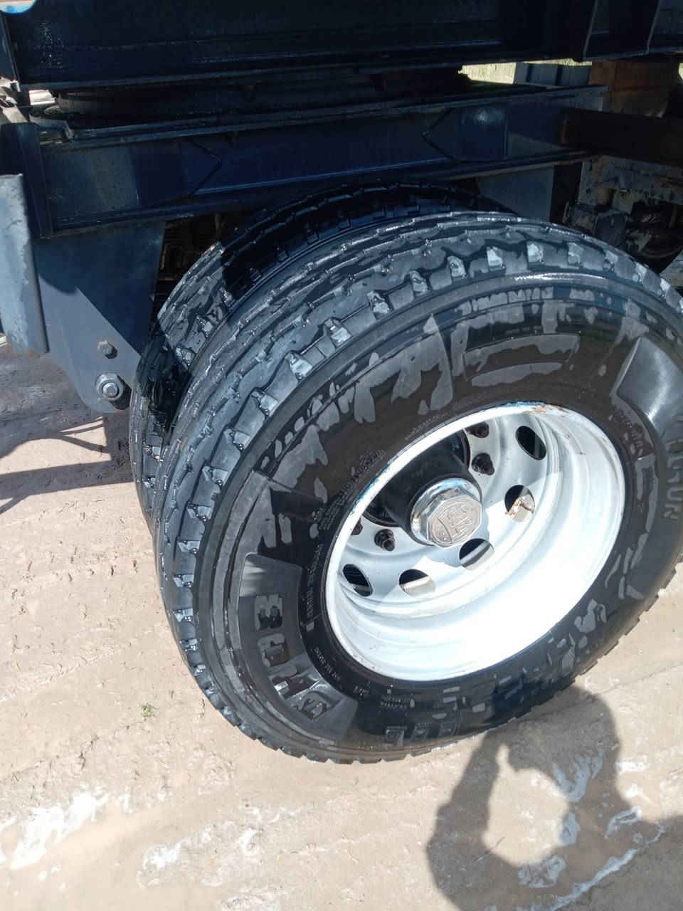 سلام عليكم ورحمة الله تايرات 22 مراوس 24 ***********
