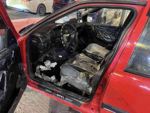 السلام عليكم اوبل فكترا للبيع موديل ١٩٩٢محرك ٢٠٠٠ كير عادي ادامه كامله رقم انبار تحويل مباشر رقم انكليزي هزة جديدة سنوية لسنة ٢٠٣٠ السعر المطلوب ٤٠ وبيه مجال مكاني بغداد الاعظمية للاستفسار ***********
