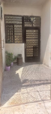 ياالله بيت للبيع المساحة(١٠٠) متر البناء طابوق  طابق واحد المكان بداية...