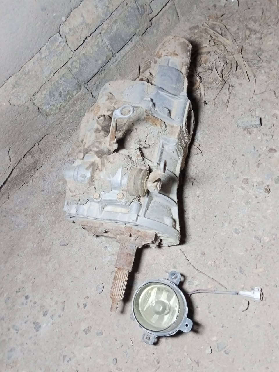 سلام عليكم 
يوجد كير فتون باص موديل 11 بس نمر ثاني يفلت عند تقبيط سياره كاردن ملحوم صليب لي بنص وكلوب دعاميه اماميه قطعه واحد لبيع سعر خاص ***********
