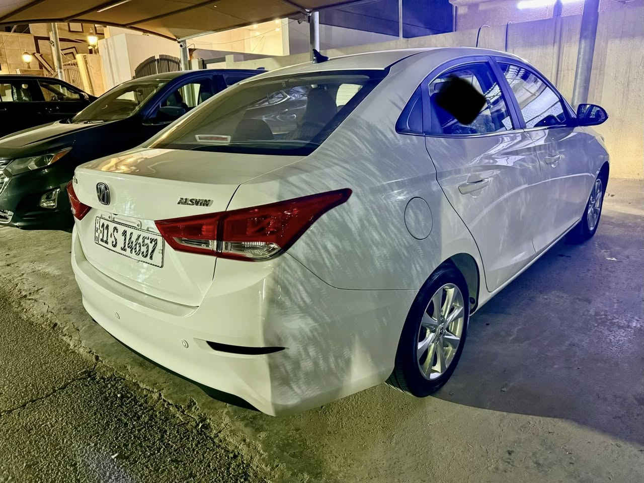 السلام عليكم
شانجان السفن موديل ٢٤ السيارة بلادية على وضع الشركة ماشية ١٥٠٠٠ قابلة للزيادة بيهه شكم مكان على كد اصبع تكحيل ورصعة بسيطة موضحة بالصورة وبيهه رصعات تقريبا ٨ مال حالوب السعر ٩٥ 
***********
