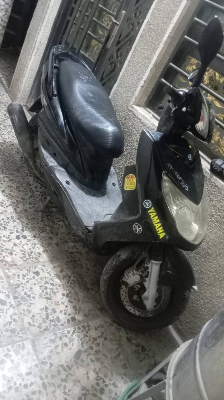 السلام عليكم للبيع دراجه سكنس فحل كابريتر مكينه مكفوله شلعه ومعدل خير من الله سعره 600وبيهه مجال مكاني بغداد الشعب هاذا رقمي ***********
