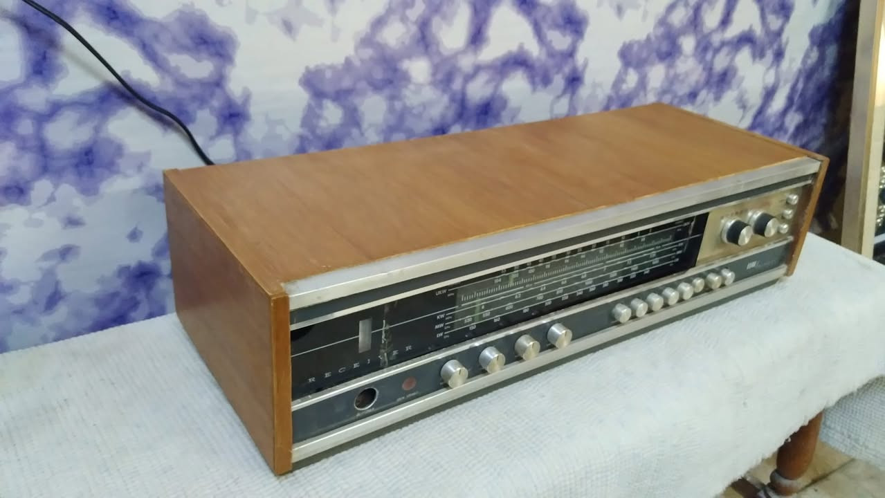 جهاز راديو ماركة ELAC
صناعة ألمانية 
متعدد الموجات FM . MW .SW. LW 
للتواصل ***********
