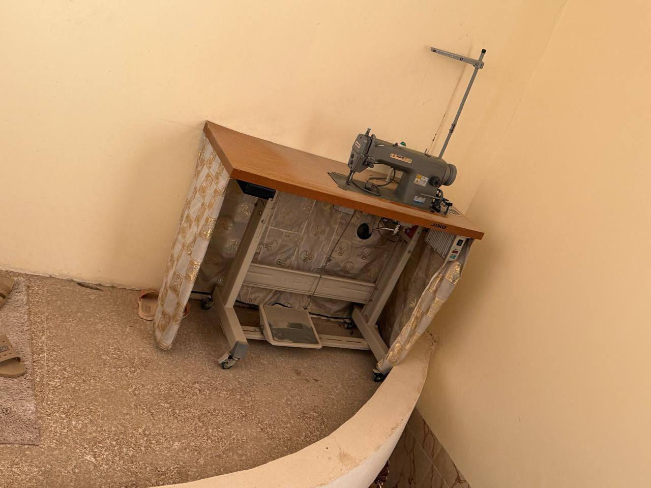 السلام عليكم للبيع مكينه نظيفه جديده مال بيت السعر ٢٥٠ وبيها مجال مكاني ا***********  الشعله
