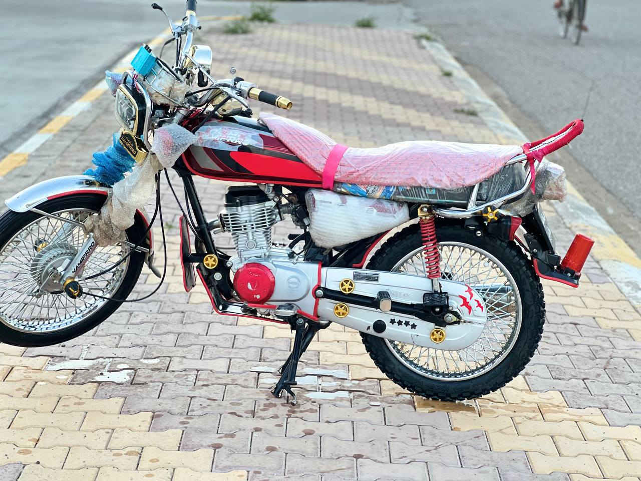 سلام عليكم دراجه نامي برو موديل 20دراجه شوفت عينك الصور مالت اليوم الدراجه كلشي بيها جديد شباب الي موه شراي لايعلق احسن من مايسمع من عندي كلام موحلوه السعر خاص او اتصل ***********
