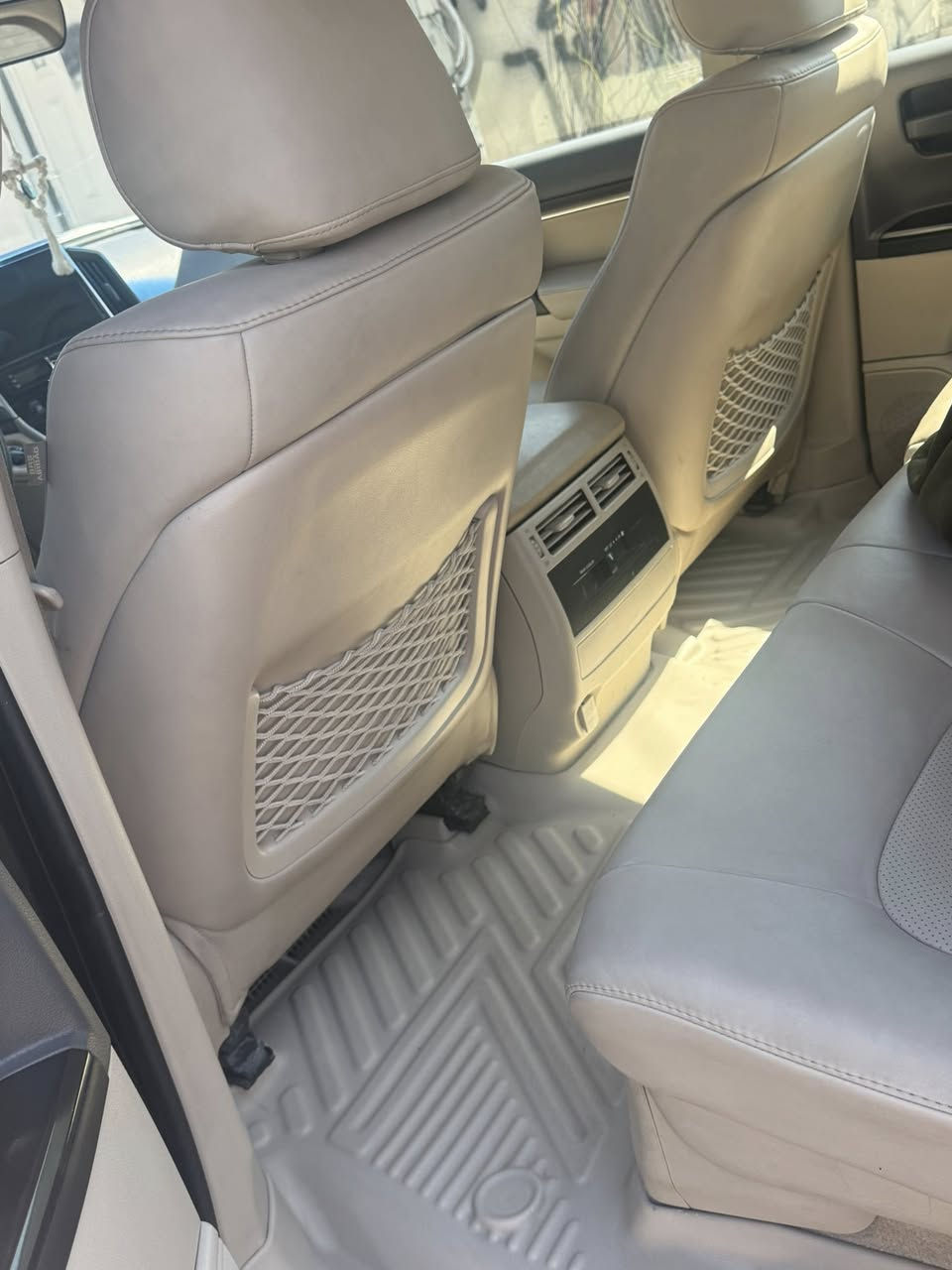 السلام عليكم لاندكروزر موديل ١٩شركه جيهان أربيل مكفوله كفاله عامه شرط السونار ماشيه ١١٤الف السعر ٥٠الف دولار ***********
