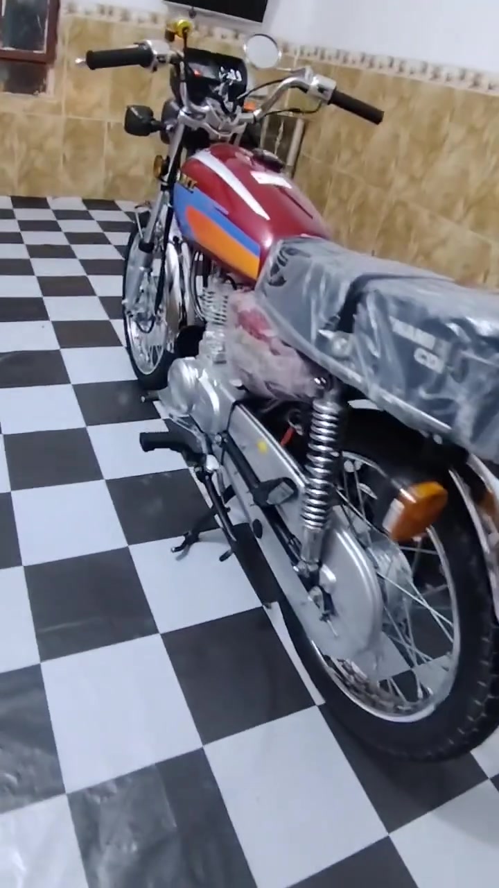 سلام عليكم دراجه نامه شلامج مديل 26سكنر الدراجه جديده دراجه مامتعوبه كفاله عامه من شلعه ومعدل 
السعر 850وبيهة مجال شي بصيط متوازي ‏
‏‪0784 216 4436‬‏
