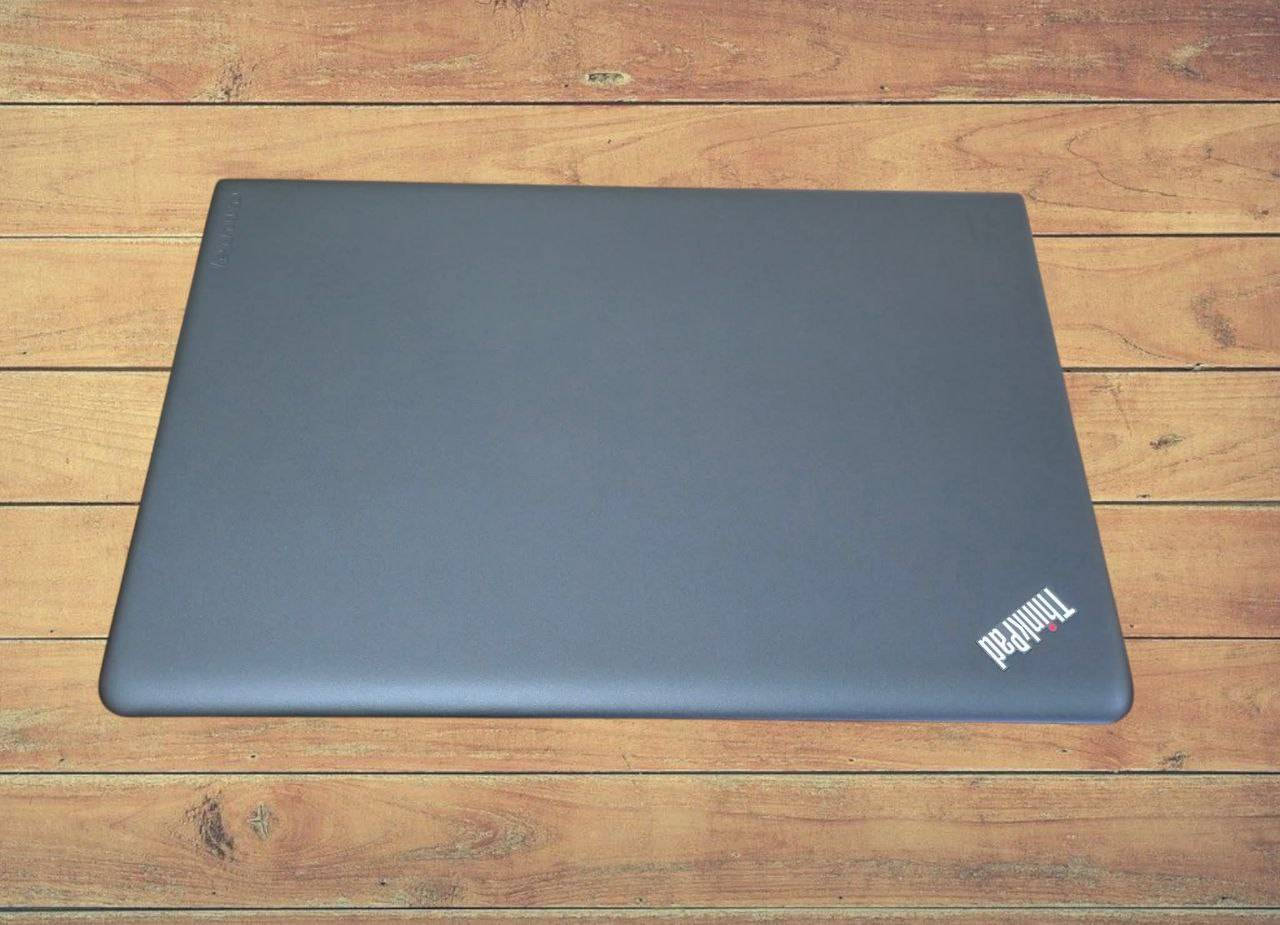 💻 لابتوب بمعالج COR i7 وكارت الشاشة خارجي وحجم 15.6 انج الكبير 
📢 للألعاب والبرامج الهندسية القوية وجميع الاستخدامات 
🔥 بسعرر 235,000 دينار فقط 
⚡️ أقوى سعر في العراق 💁
📢 ضمان لمدة شهر كامل 

💻 لابتوب ممتاز لرجال الأعمال، الأساتذة ،طلاب الجامعات ، الدراسة والطباعة والتصميم، والبرامج الهندسية، و الاوتوكاد،والماتلاب، والألعاب🎮
يجمع بين الأداء والجودة بسعر ولا أروع!

✅ المواصفات الكاملة:
🟩 المعالج Cor i 7 
🟩 الجيل الخامس 
🟩 الرام 8 گيگا  
🟩 الهارد 256 GB نوع SSD السريع جداً 
🟩 حجم الشاشة 15.6 انج الكبير 
🟩 كارت الشاشة الخارجي 2GB 
🟩 كارت الشاشة الداخلي 4GB INTEL 
🟩 بطارية ليثيوم ممتازة جدا تدوم ساعات طويلة🔋
🟩 يحتوي على مشغل اقراص DVD

💥ملحقات الجهاز:
🔌شاحنة الاصلية ➕ حقيبة هدية 🎁

 • يتوفر توصيل لجميع محافظات العراق 🚗
 • فحص شامل قبل الاستلام
 • ضمان شهر كامل 

📞 للطلب والاستفسار راسلنا الآن :
على الخاص او على الواتساب
الرقم ***********
