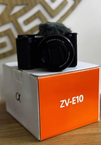 سوني ZV-E10 • مع عدسة • نجف