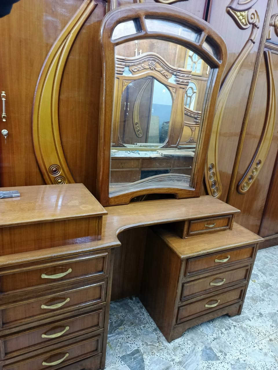 غرفه انتيكه نضافه زيرووو للستفسار *********** كلهه صاج مكان بغداد
