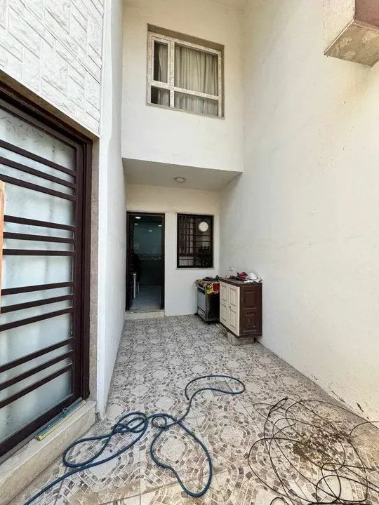 #دار_للبيع 
📍حي النور بالقرب من 🕌 مسجد السلام 
⚔️مساحة ١٠٠ متر مربع واجهة ٦ونص متر 
⬅️للسعر علق بتم ويوصلك السعر برسالة على الخاص 📩 
🪂طابقين 
☄️الطابق الأول غرفة نوم ومطبخ وهول داخلي واستقبال
 🔺️الطابق الثاني ٣ غرف ومشتملات وهول داخلي 
☑️السطح كاشي كامل 
☑️البيت مابيه نقوصات ومرتب ⚘️
☑️الشرعي شخص واحد والبيت سند ملك صرف 
☑️للاستفسار اكثر الاتصال على الأرقام 
☎️ ***********
☎️ ***********
