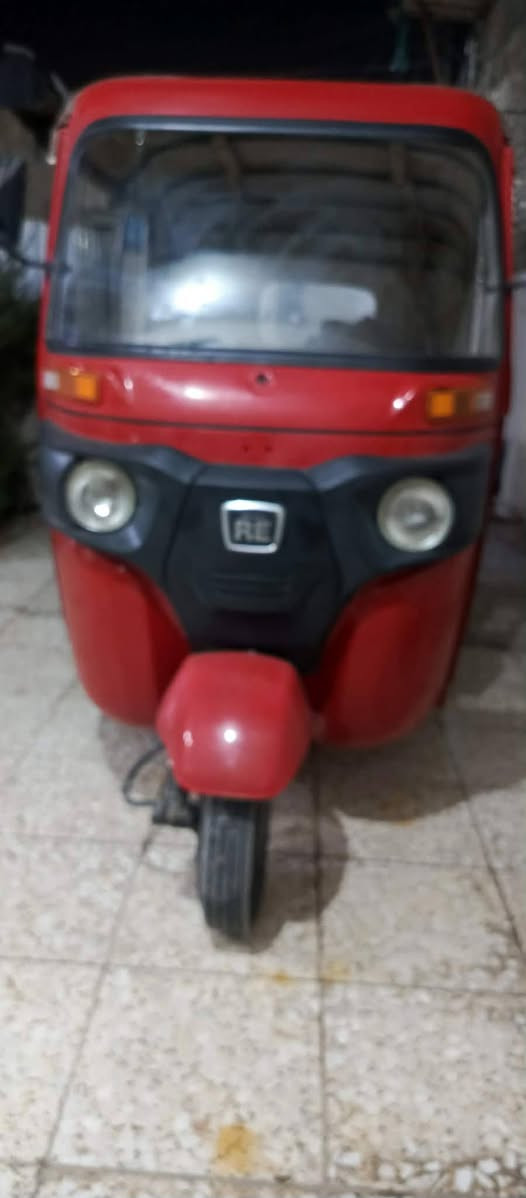 سلام عليكم شباب تكتك البيع موديل 17 تكتك كلش حلو معمر عام مكينه خير من الله حلوه وناعمه كبل الشارع السعر خاص مرقم كامل 
الرقم بس واتساب ***********
