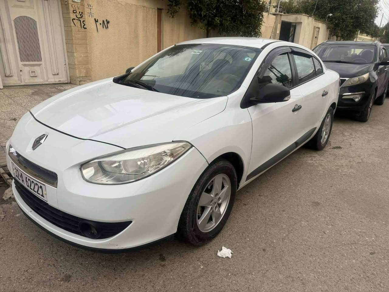 للبيع
رينو فلونس موديل 13 
هزه وسنوية ورقم جديد
كير توماتيك تحكمات ستيرن
محرك مبدل جديد مال كصه
شاشه وكاميرا
تدفئه تبريد شغال
سنويه بأسمي
بيها جاملغ صبغ
سياره جاهزه 100٪
سعر 75 وبيها مجال بسيط
مكاني موصل حي الوحده 
للتواصل 
***********
