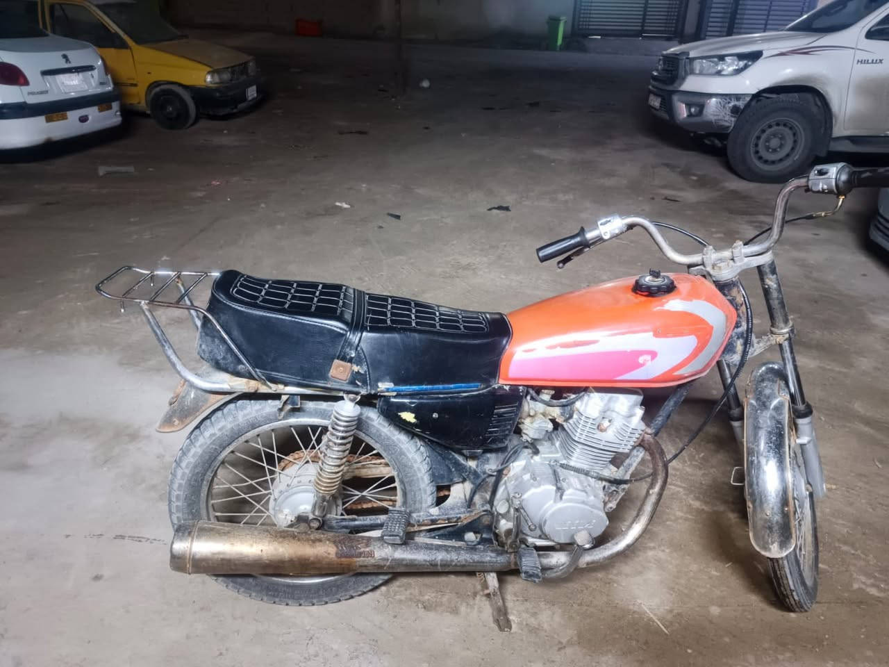 سلام عليكم دراجه أدوات بيه دخان تمشي ما بيه شي أدوات السعر ٢٥٠بيه مجال قليل كلش مكاني بصره الكرمه مكفوله من السرقه مكلف بل نشر رقم ***********
